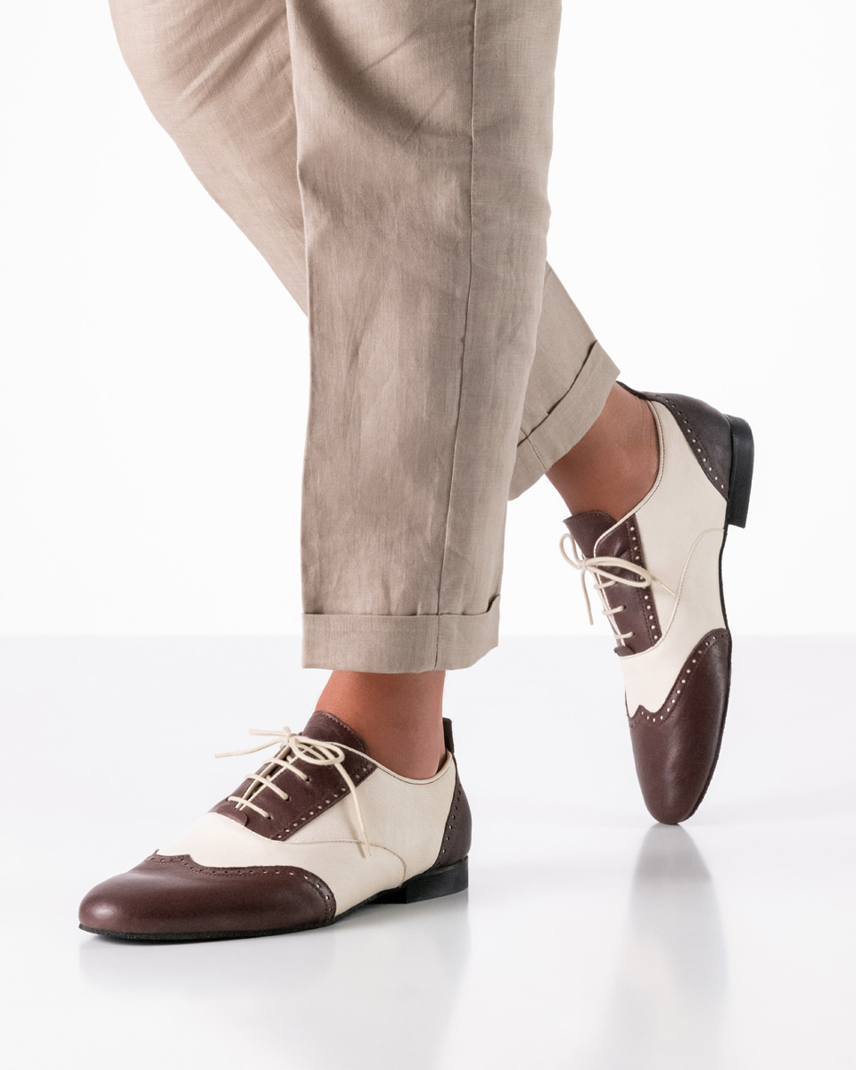 Carrara Men's dance shoe Carrara - Werner Kern in Beige/Bordo, sustainably tanned goat leather for fantastically soft comfort, extremely flexible and comfortable with 4xFast lacing for secure hold, fantastically comfortable heel height of 1.5 cm