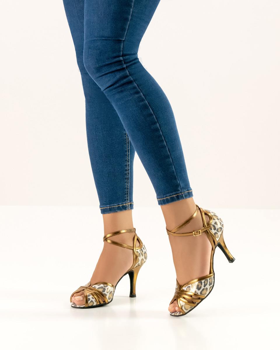 Blue jeans combined with Nueva Epoca women's leather dance shoe