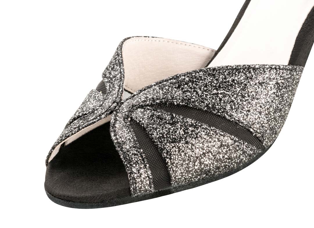 780 Detailed view of the front area of Anna Kern Latin ladies' dance shoe