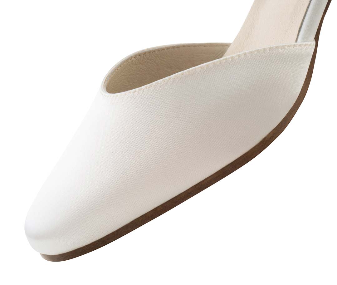 Patty Werner Kern bridal shoe with leather sole in front view