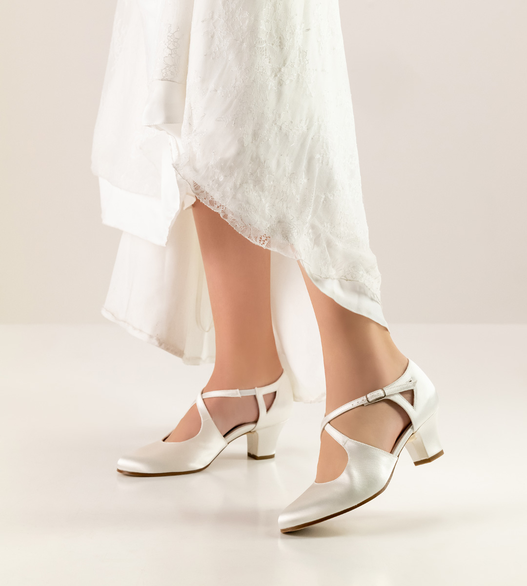 Werner Kern closed bridal shoe with leather sole in combination with white wedding dress