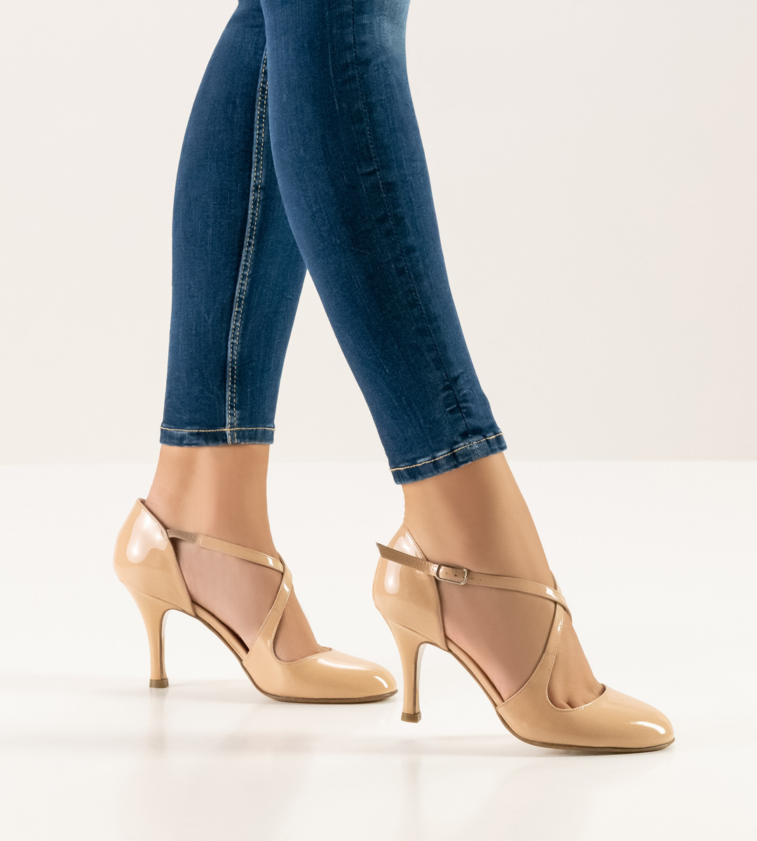 Blue jeans in combination with beige Nueva Epoca women's dance shoe with leather sole