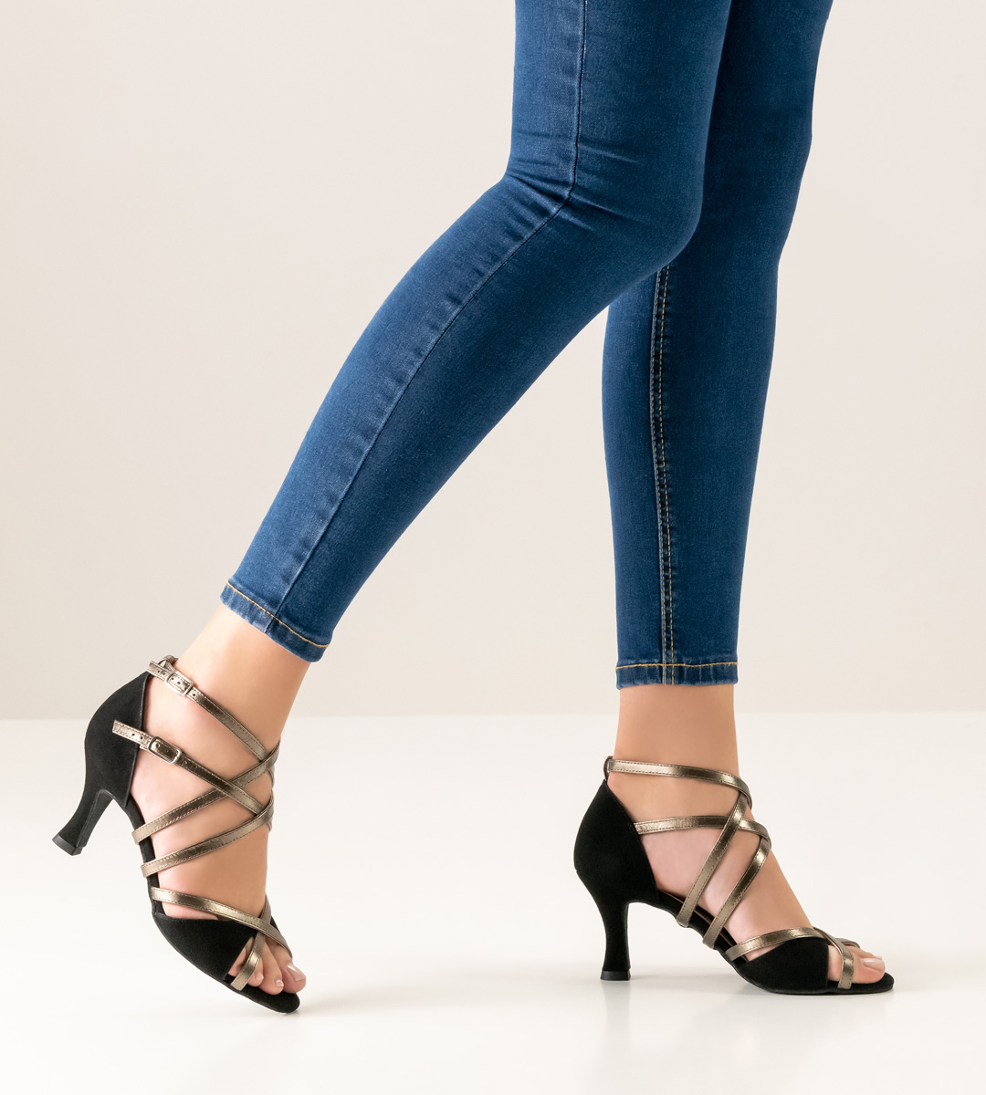 6,5 cm high Werner Kern ladies dance shoe in combination with jeans in blue