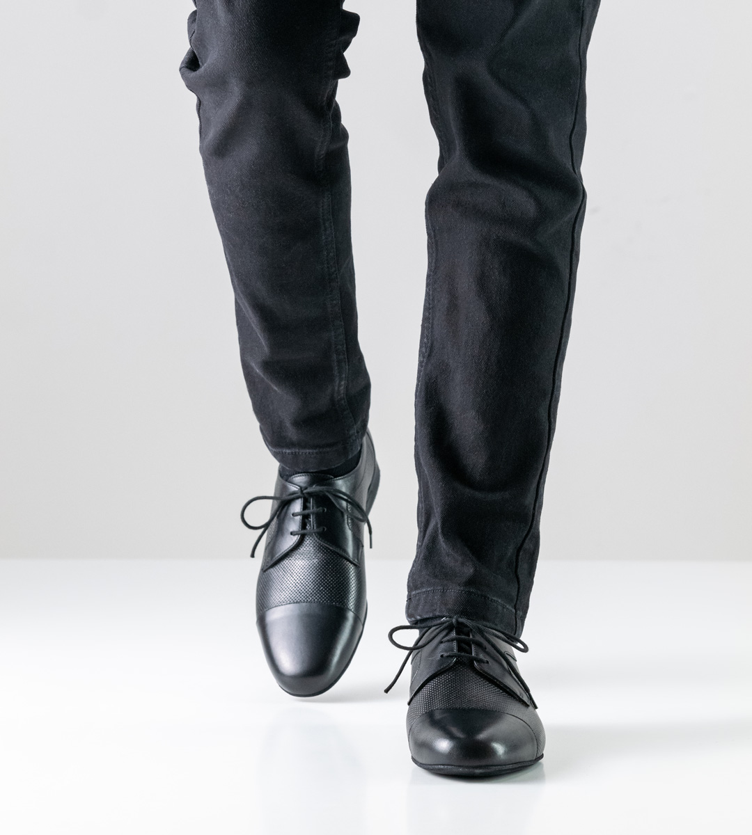 Men's dance shoe by Werner Kern in nappa in combination with black trousers