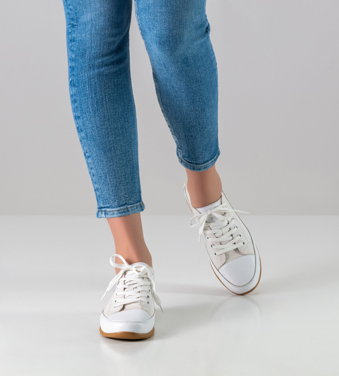 Blue jeans in combination with white dance sneaker for women by Suny