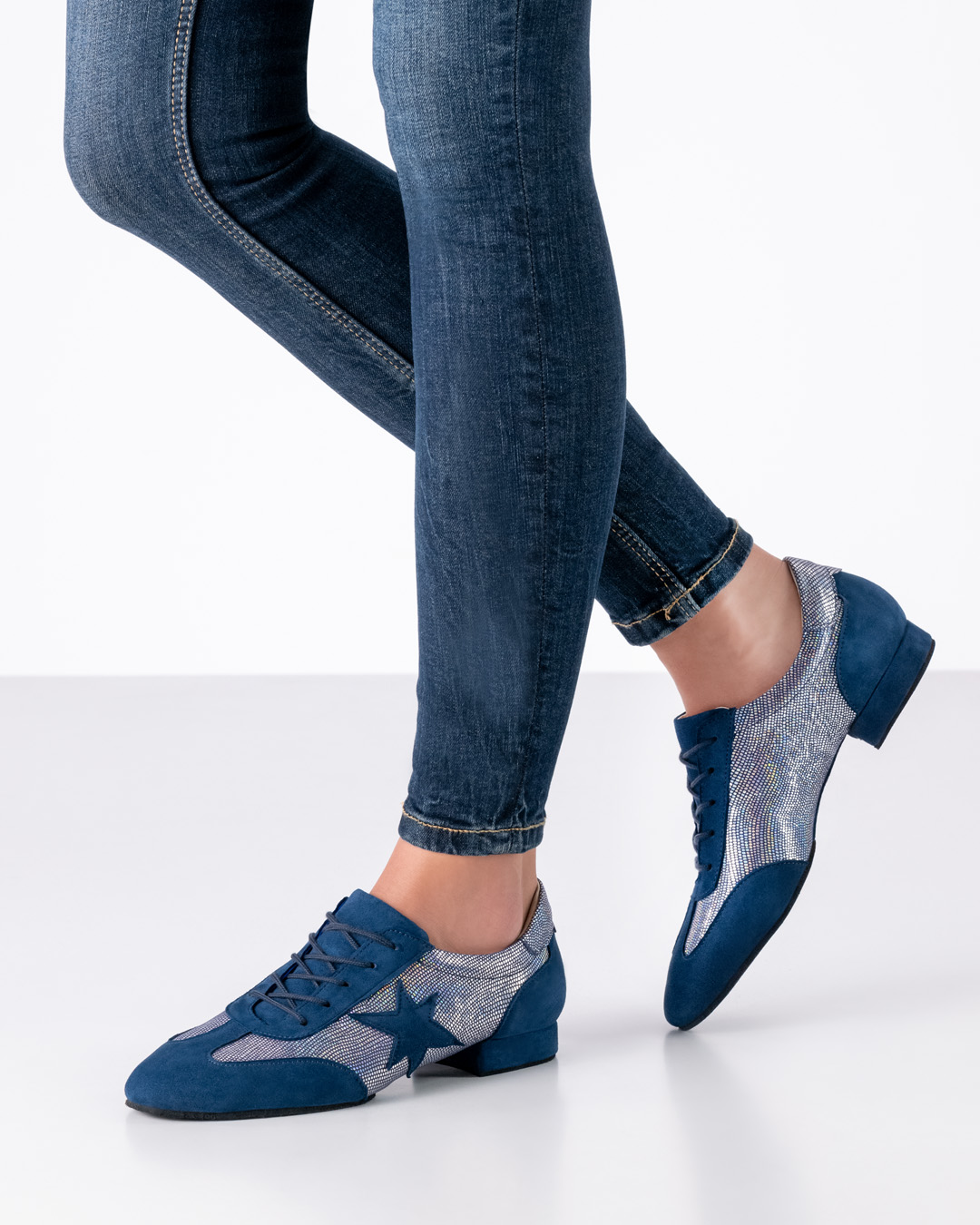 Closed training dance shoe with laces by Werner Kern with split sole in blue and silverBlack training shoe with split sole by Werner Kern