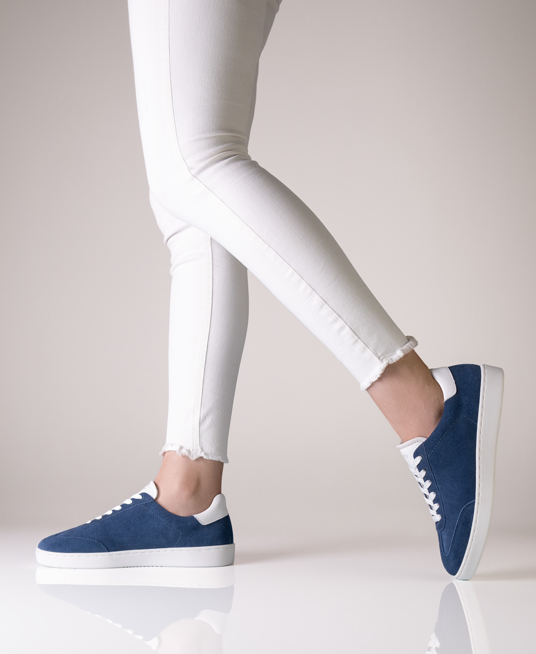 Sneaker 7005 Blue dance sneaker 7005 for women made of suede with a white PU sole from Anna Kern.