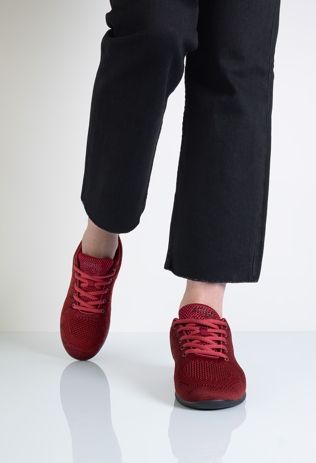 Women's dance sneakers in red with black split sole by Suny