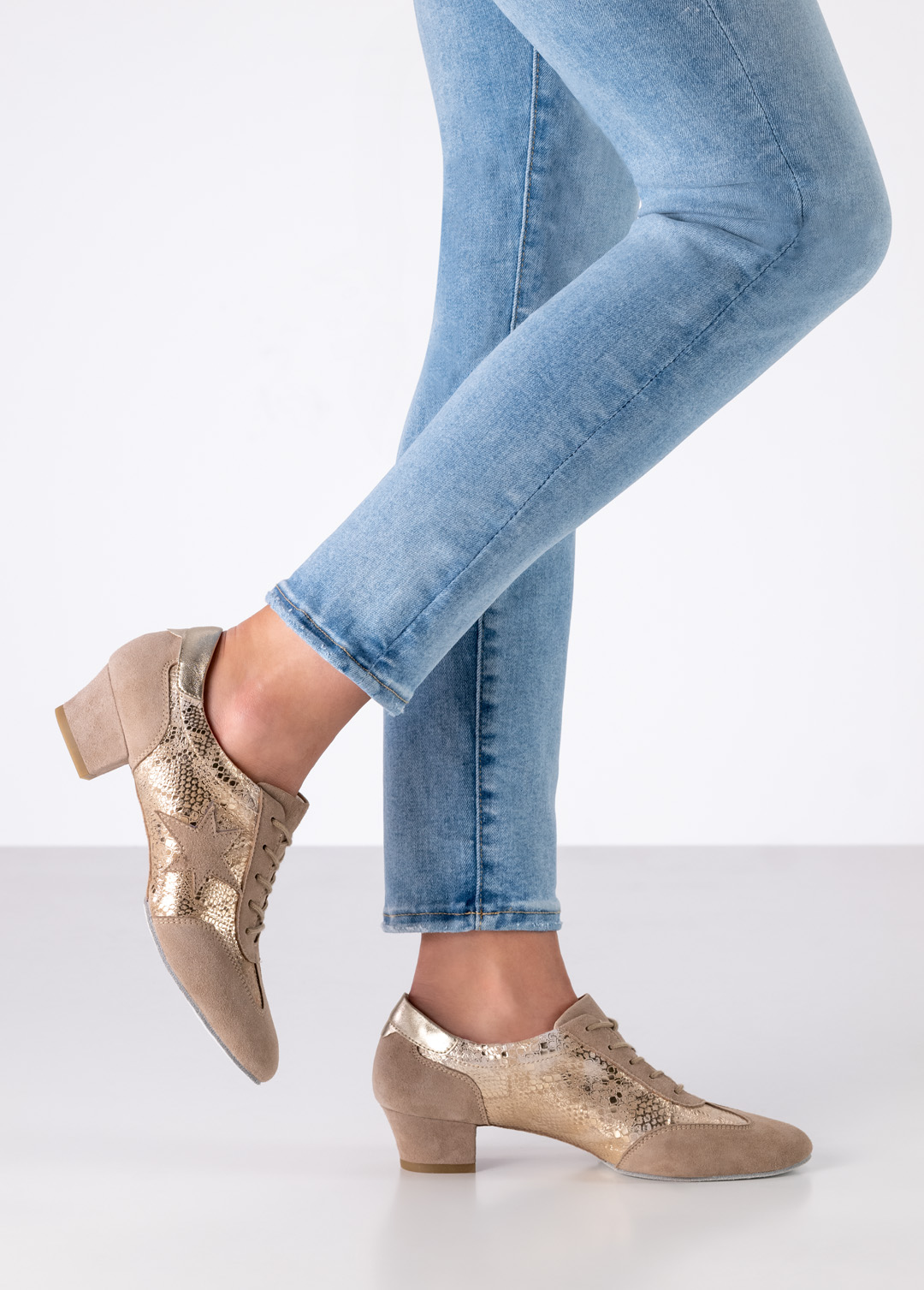 Training dance shoe by Werner Kern in beige suede leather with split sole in sneaker style