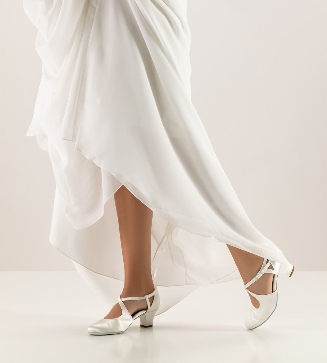 White bridal shoe by Werner Kern in combination with white wedding dress