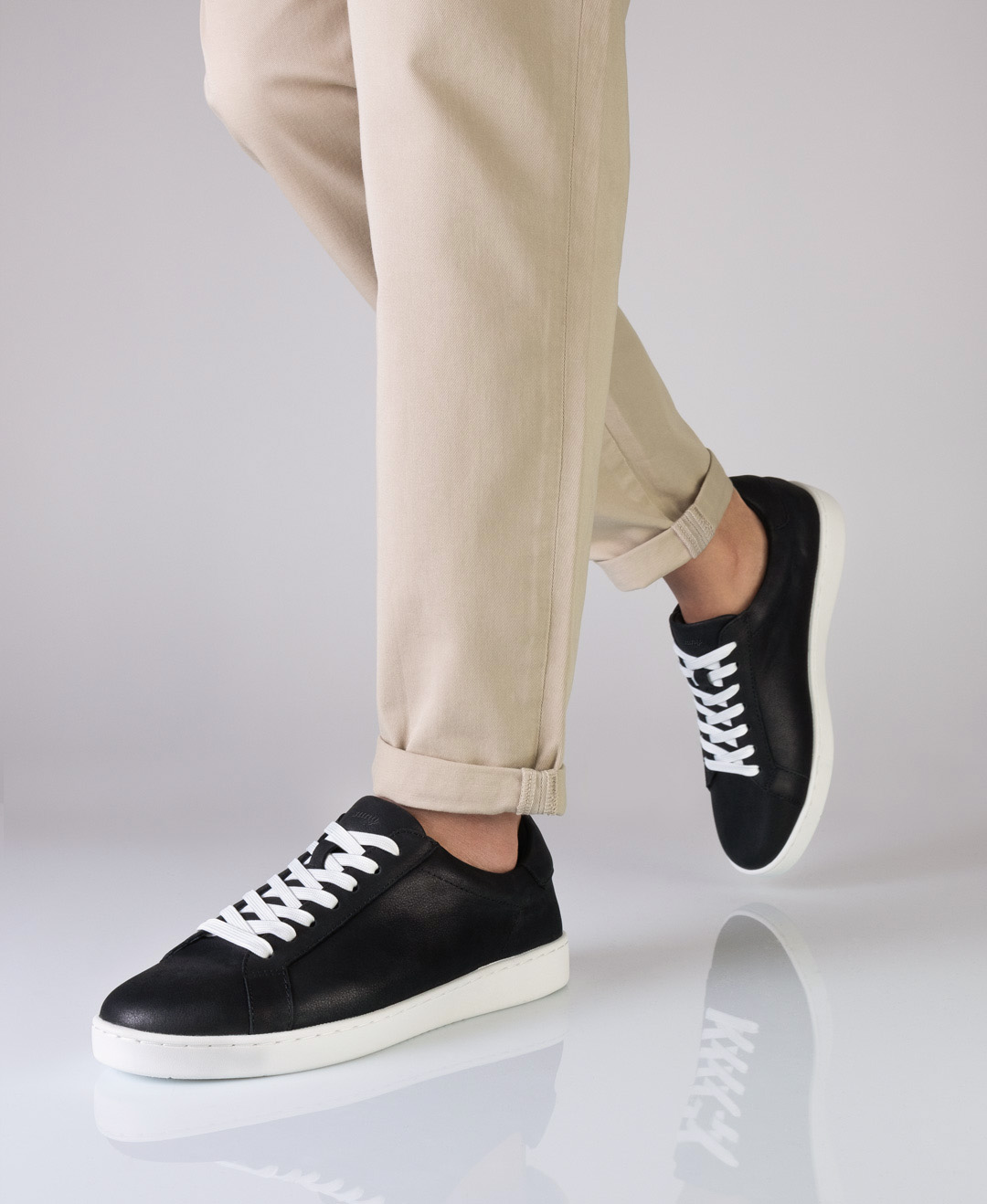 Sneaker 7410 Dance sneakers for men in black leather with removable insole from Suny by Anna Kern.