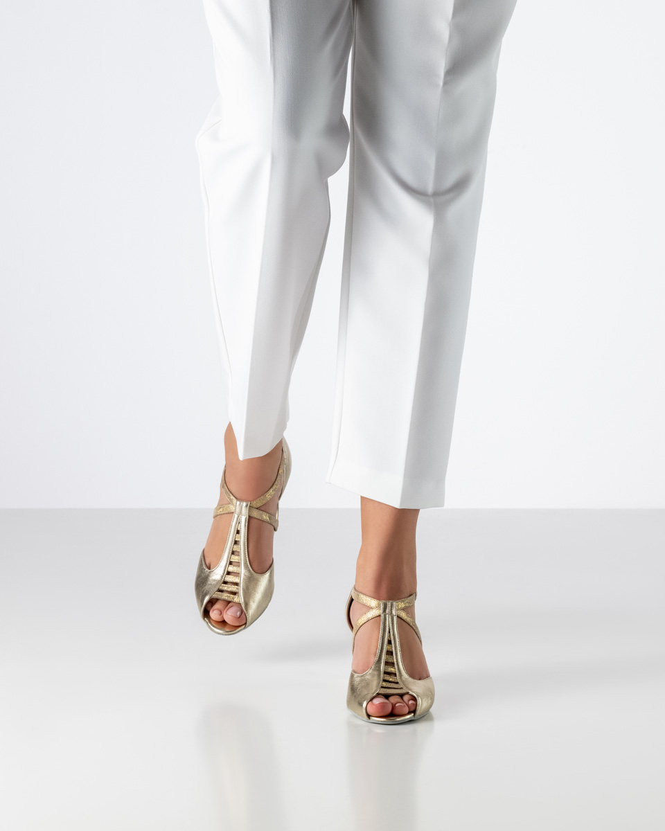 Dance shoes for stylish and comfortable dancing - Werner Kern Holly in Stella Beige Platinum with an upward tapering bridge for perfect support