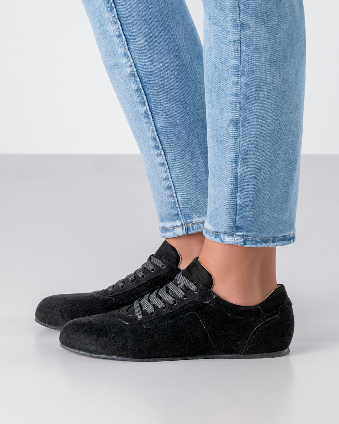 Barfußtanzschuh von Werner Kern in weichstem, schwarzem Velourleder und megadüner und biegsamer Tanzschuhsohle