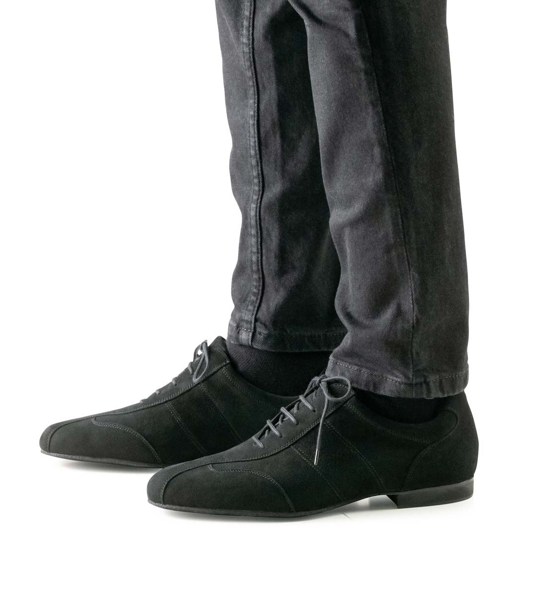 Cuneo grey jeans in combination with black men's dance shoe by Werner Kern for Salsa