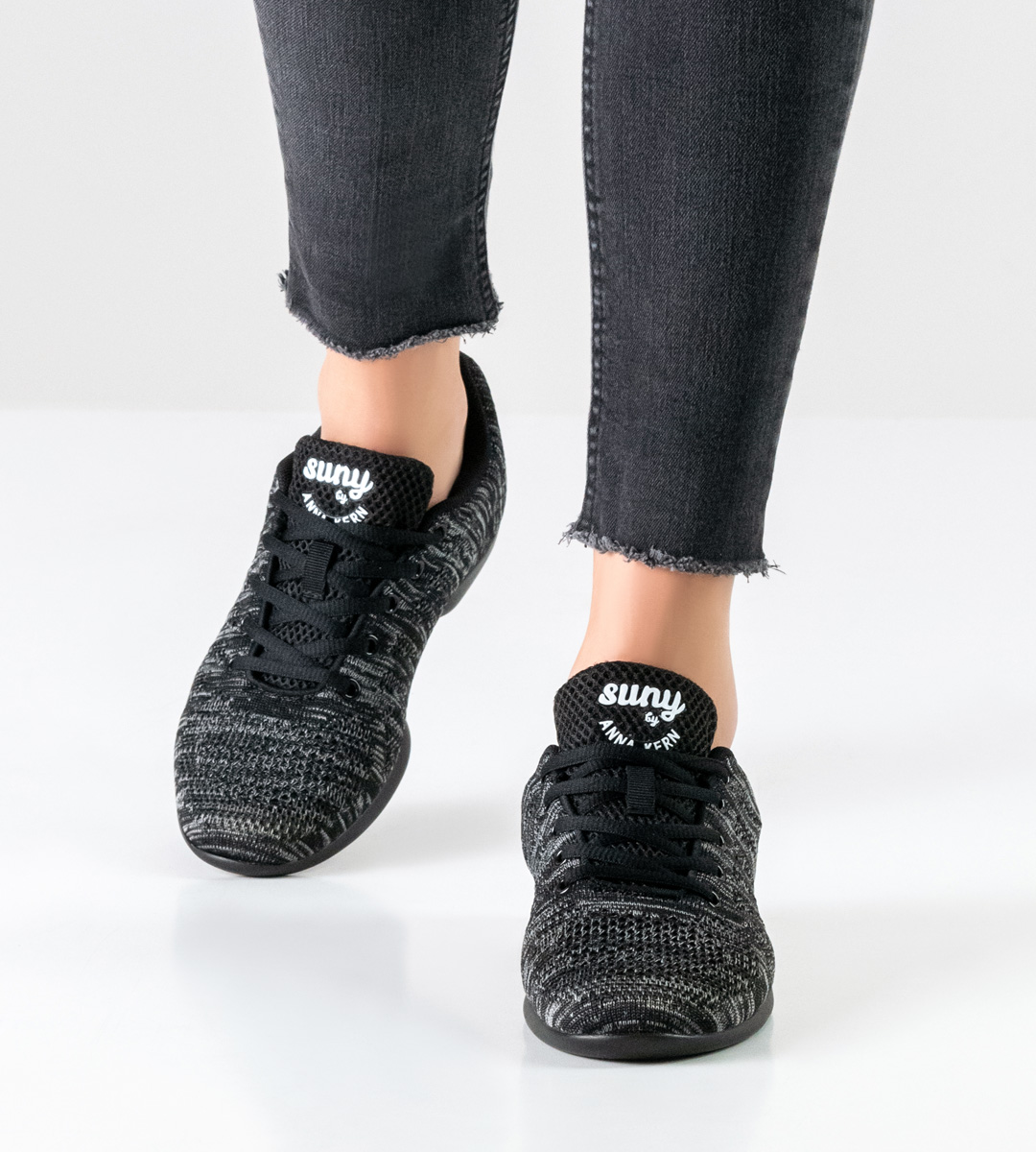Training women's dance sneakers by Suny in combination with black trousers