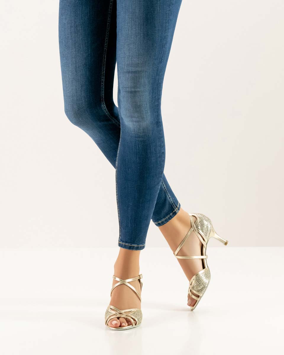 Rose Blue jeans in combination with 6 cm open Nueva Epoca ladies dance shoe