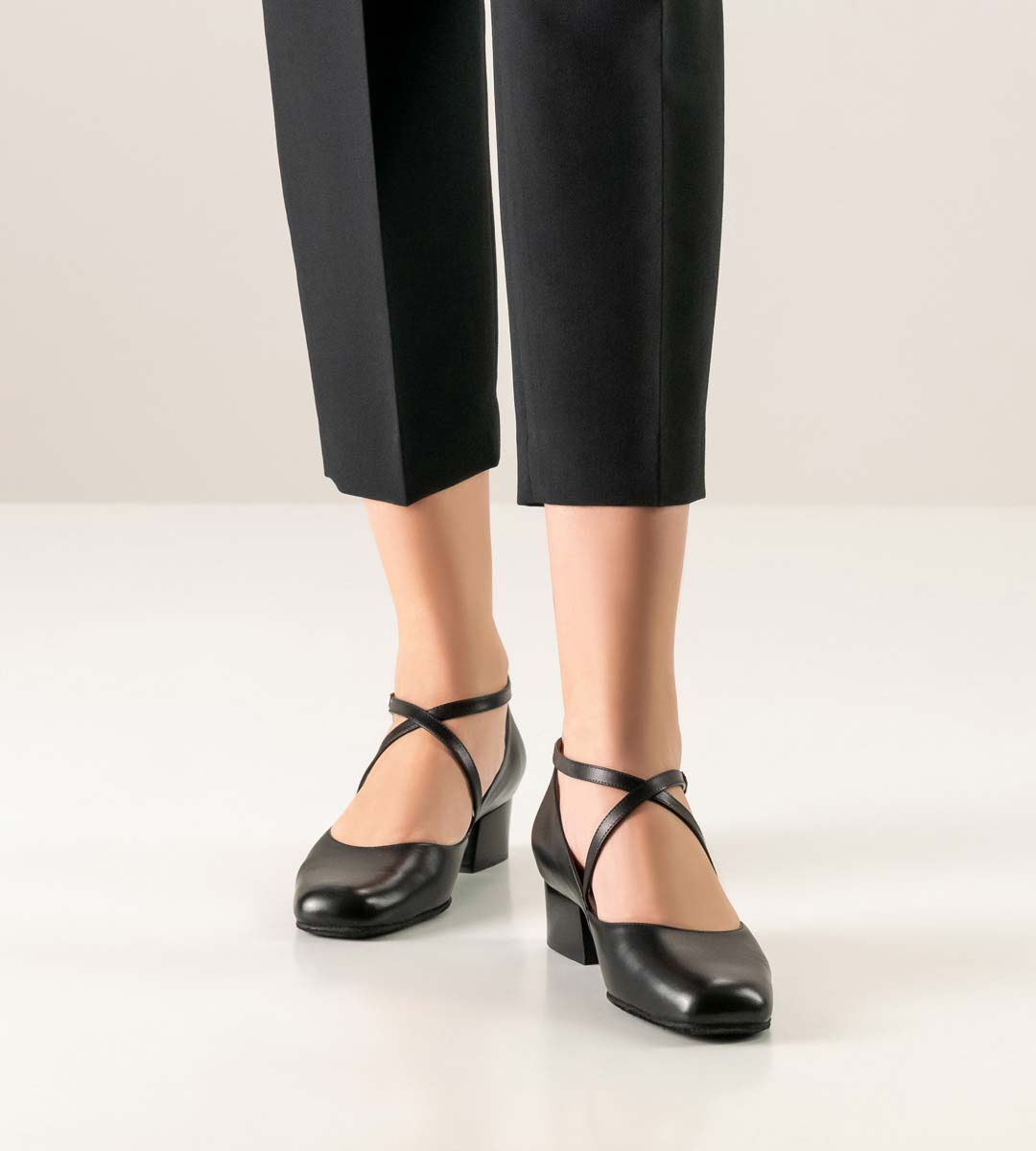 Marion Closed dance shoe made of black nappa leather with a small block heel and comfortable fit by Werner Kern.