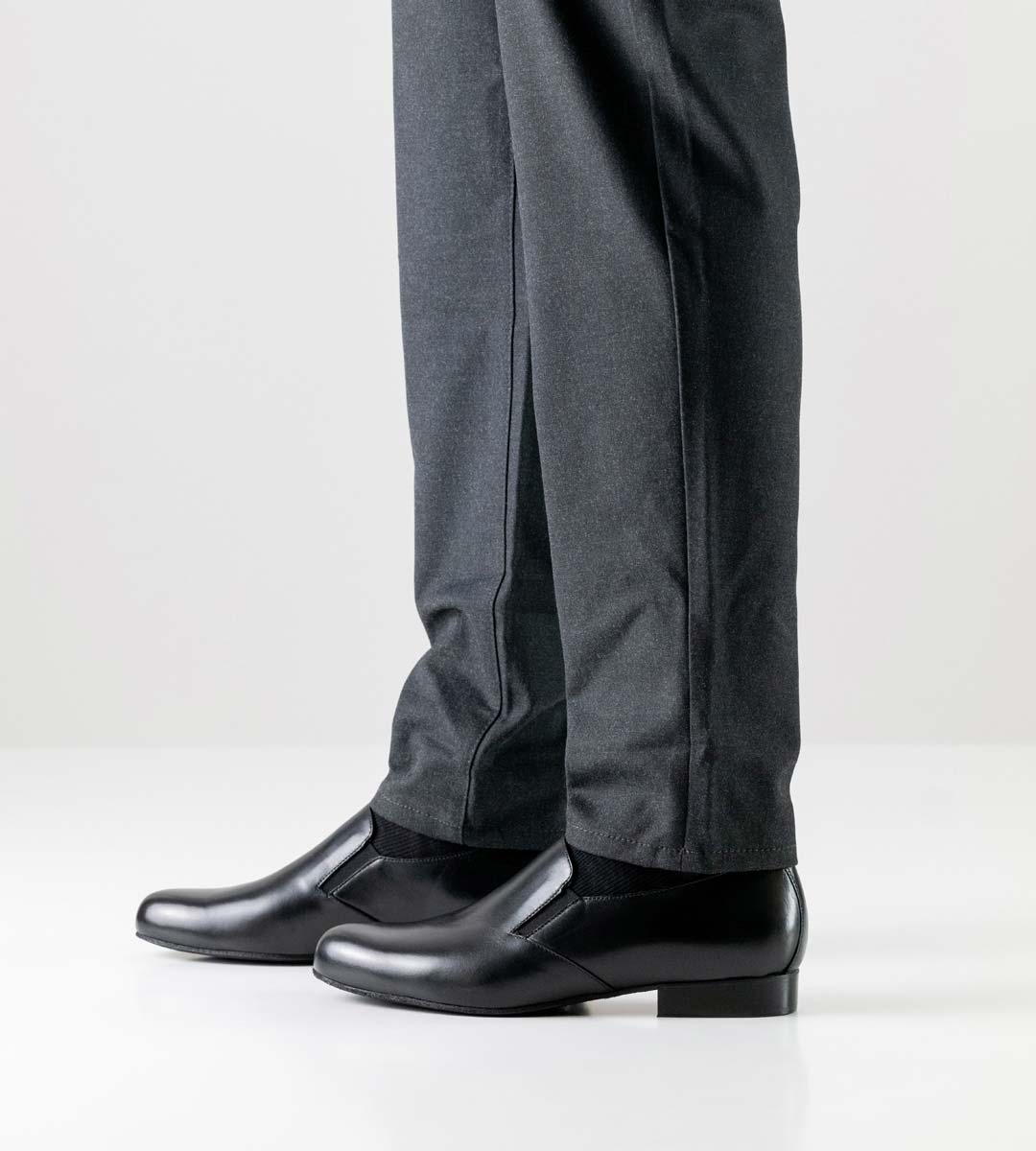 Herrentanzschuh als Slipper in schwarz