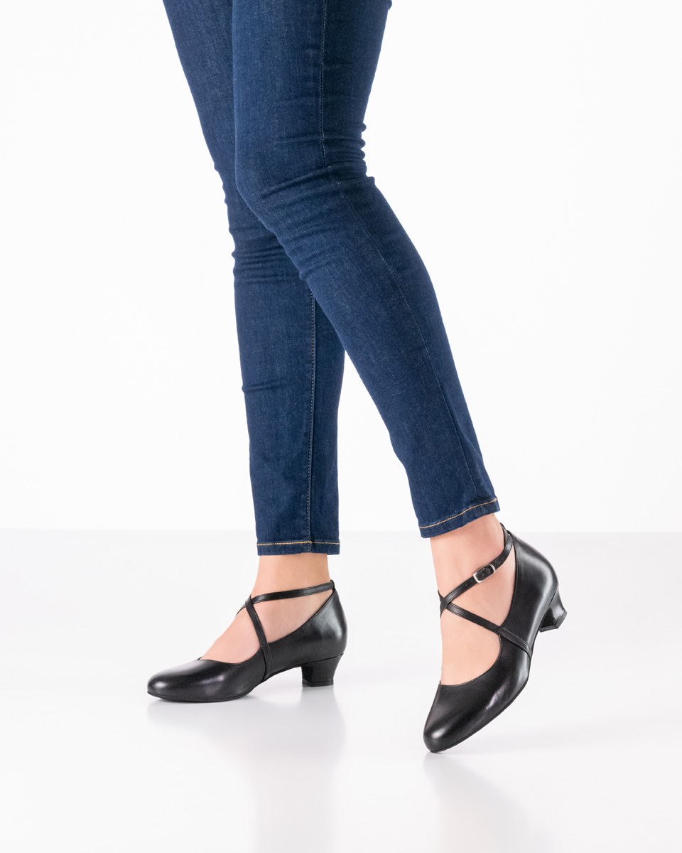 Women's dance shoe for a secure performance - Werner Kern Stine in black Nappa leather, attractive décolleté cut for optimal support with ankle strap and leather-covered interchangeable insole, comfortable heel height of 3.4 cm