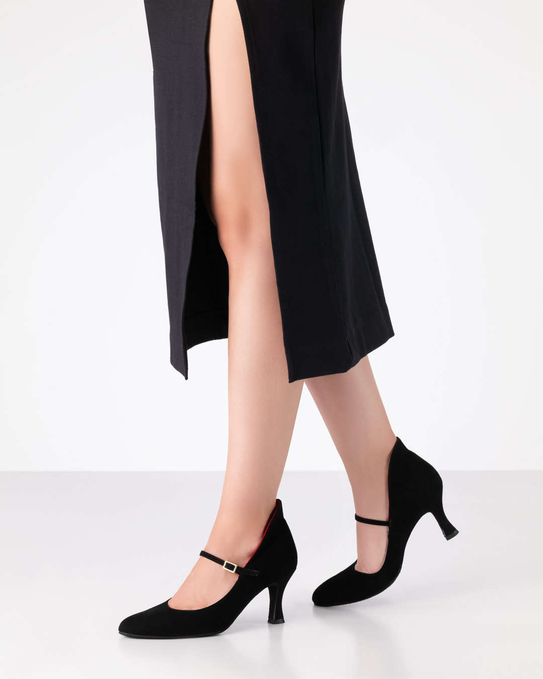 Geschlossener schwarzer Tanzschuh mit roten Details und 6,5 cm Absatz von Werner Kern