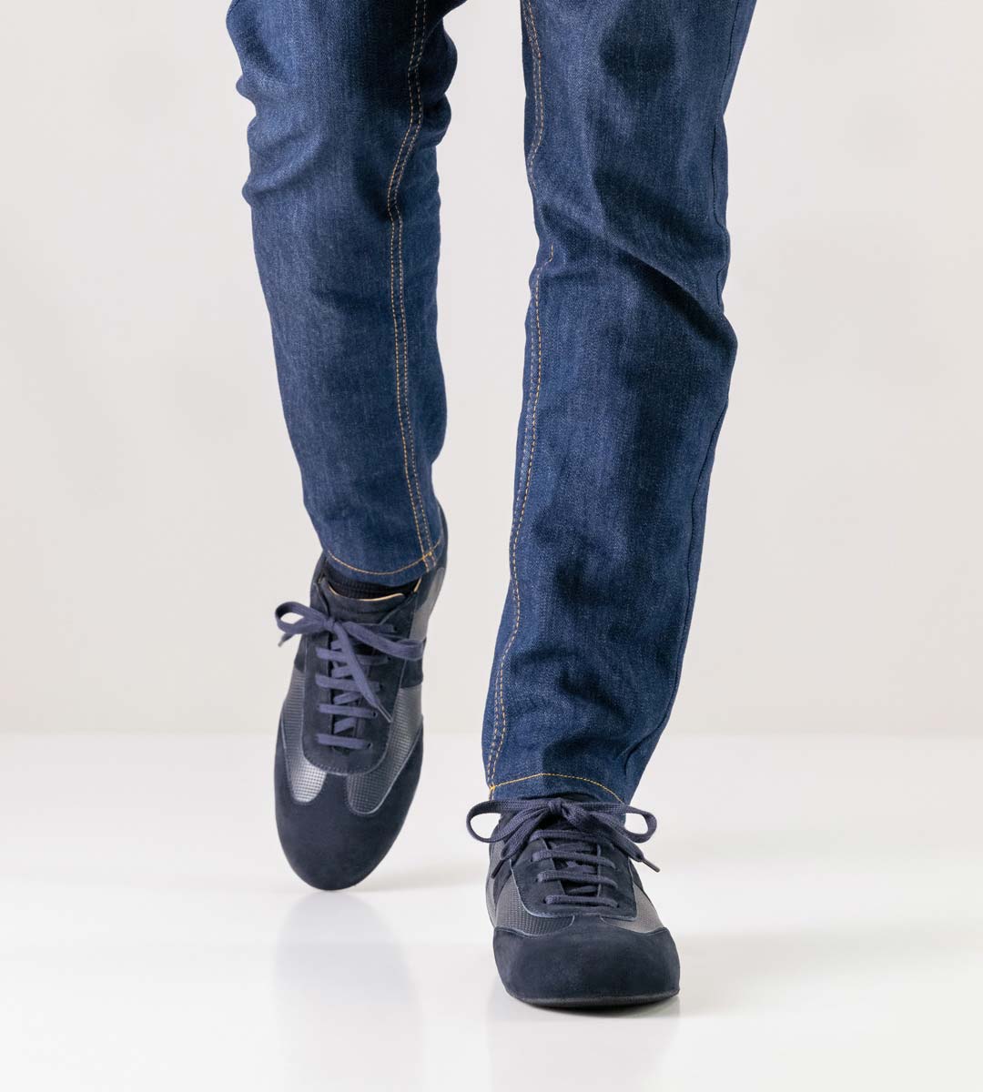 Bari blue jeans in combination with blue men's dance shoe for loose insoles