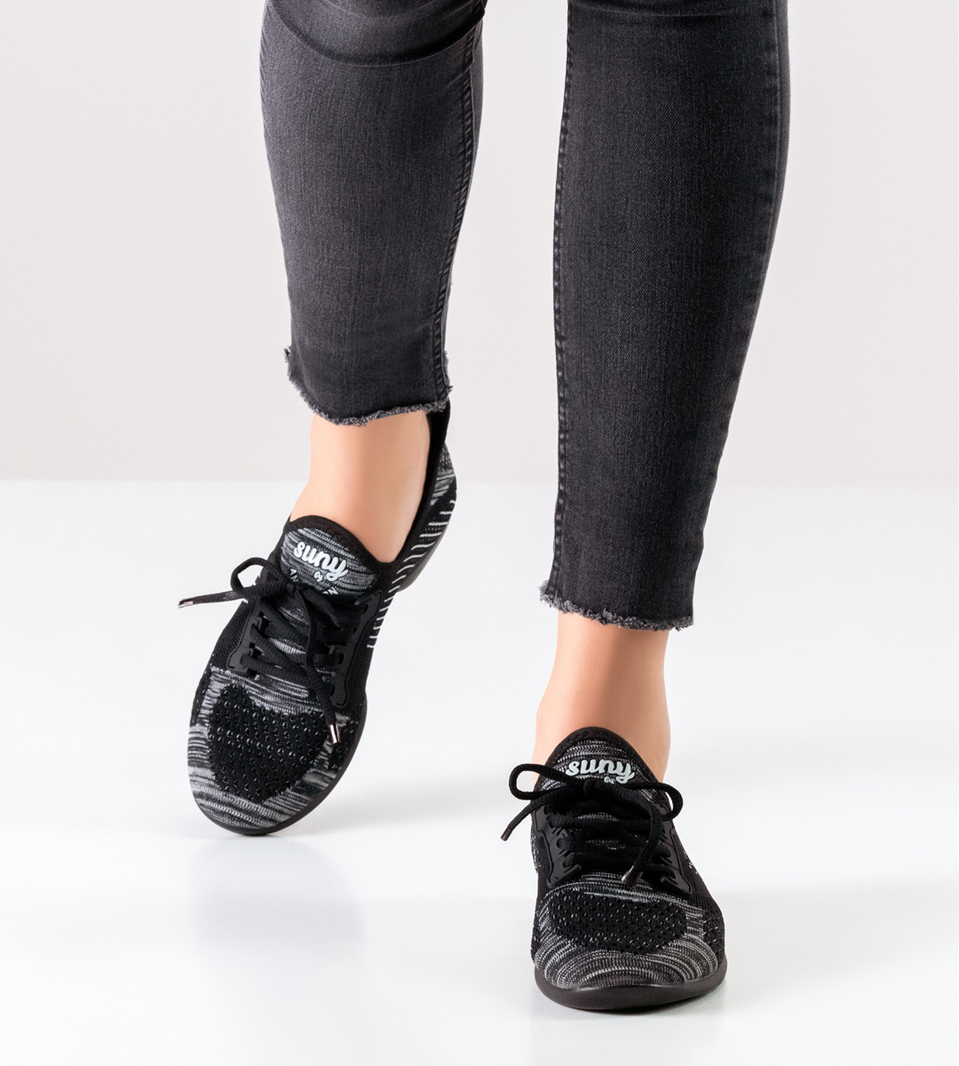 Black jeans in combination with linedance dance sneakers for women by Suny