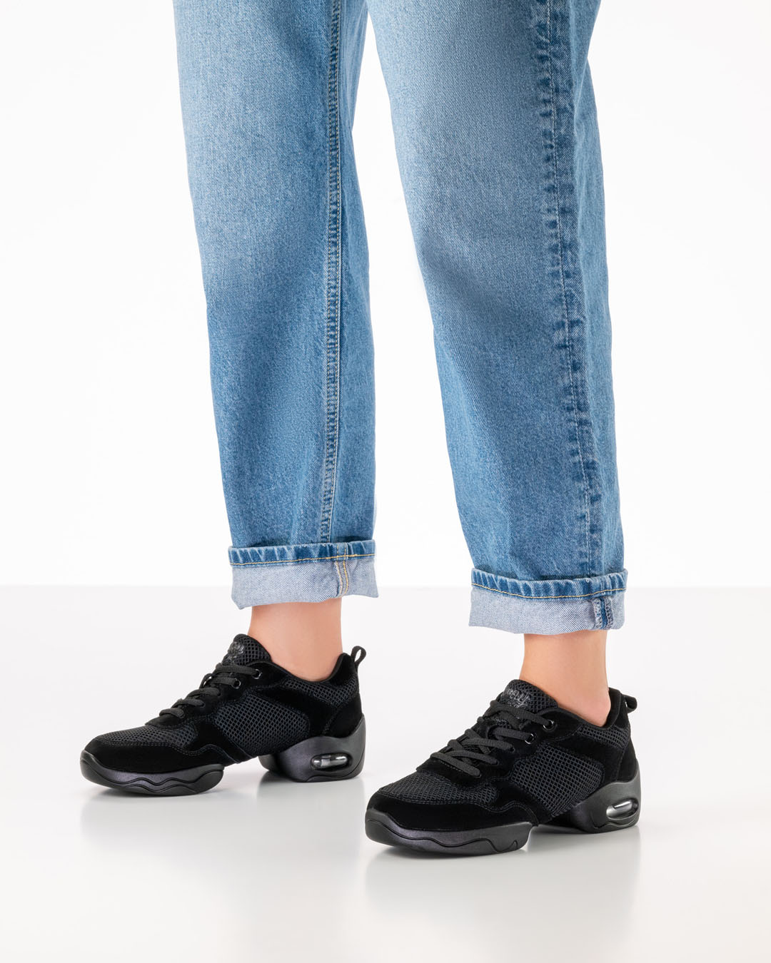 Sneaker 195 Bulky women’s dance trainers in black, made from fabric and leather, with a split sole, by Werner Kern