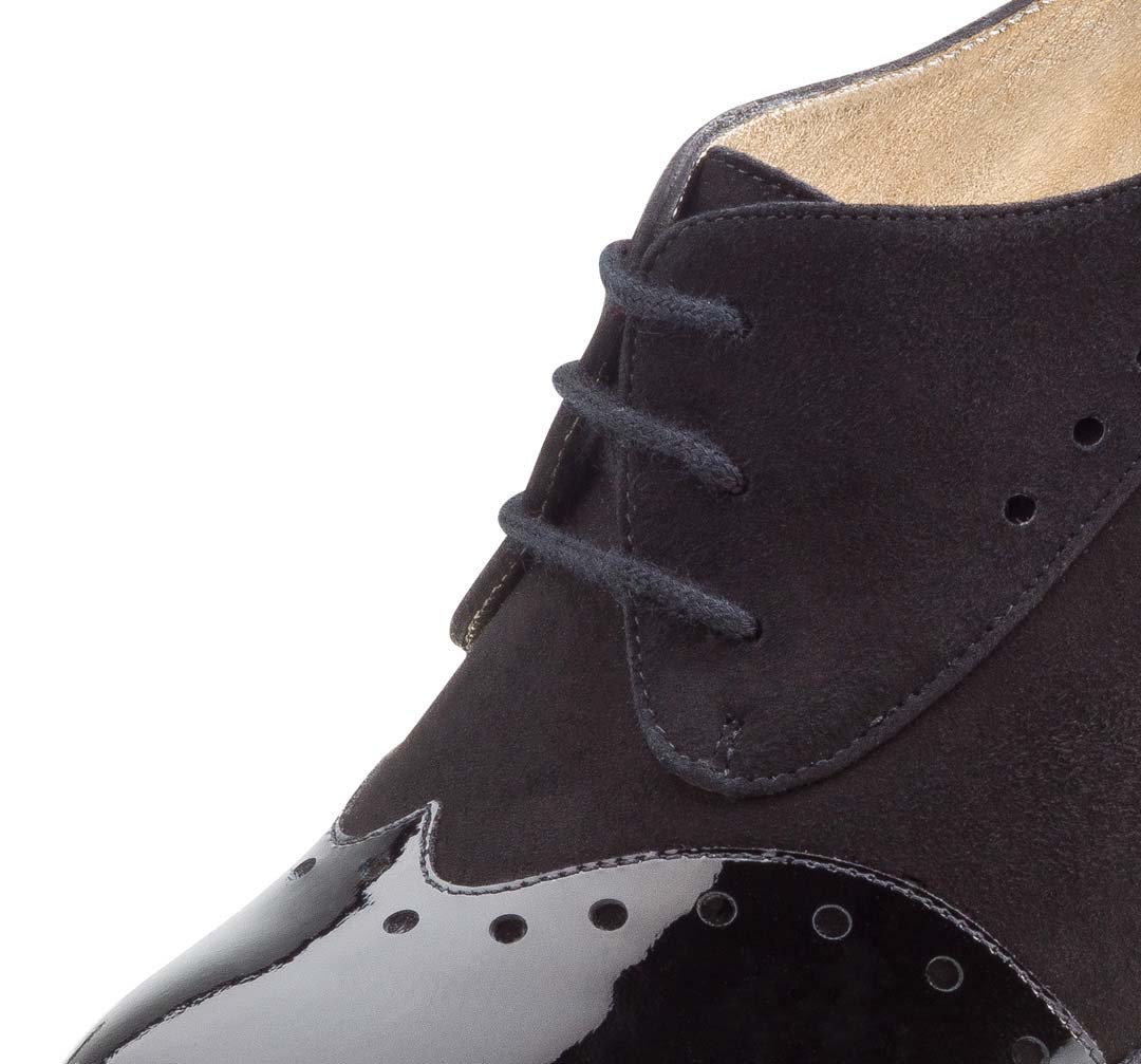 Karen Detail view from the front of the Nueva Epoca women's dance shoe