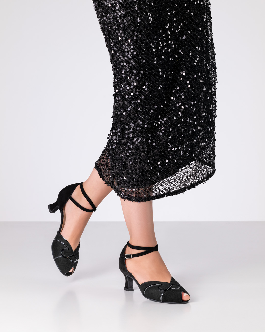 Werner Kern Tanzschuh in schwarz mit kleinem Absatz und schönen Details in lackleder