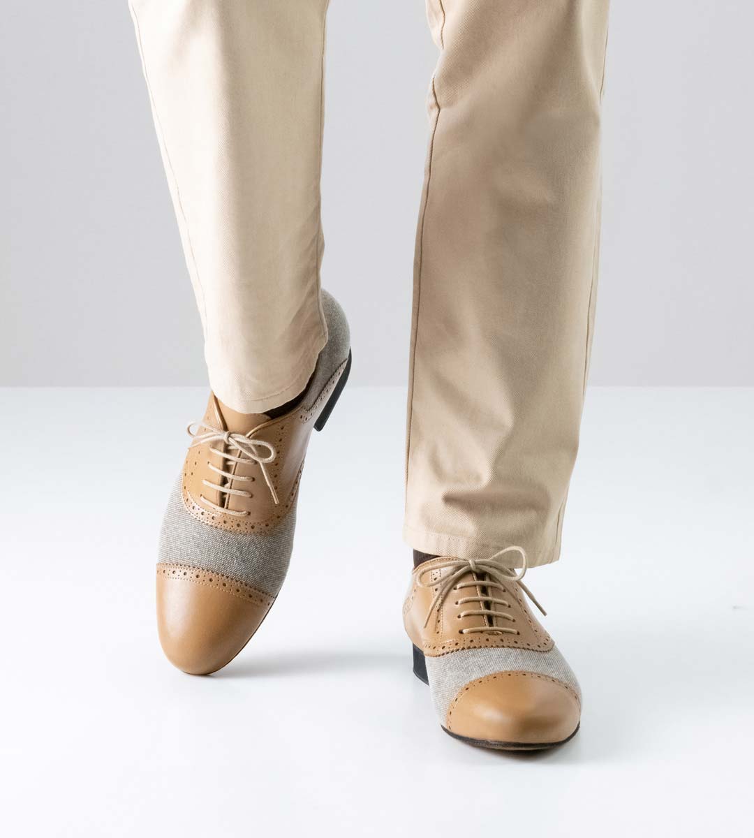 Tadil Men's dance shoe by Nueva Epoca in canvas and leather in combination with light trousers