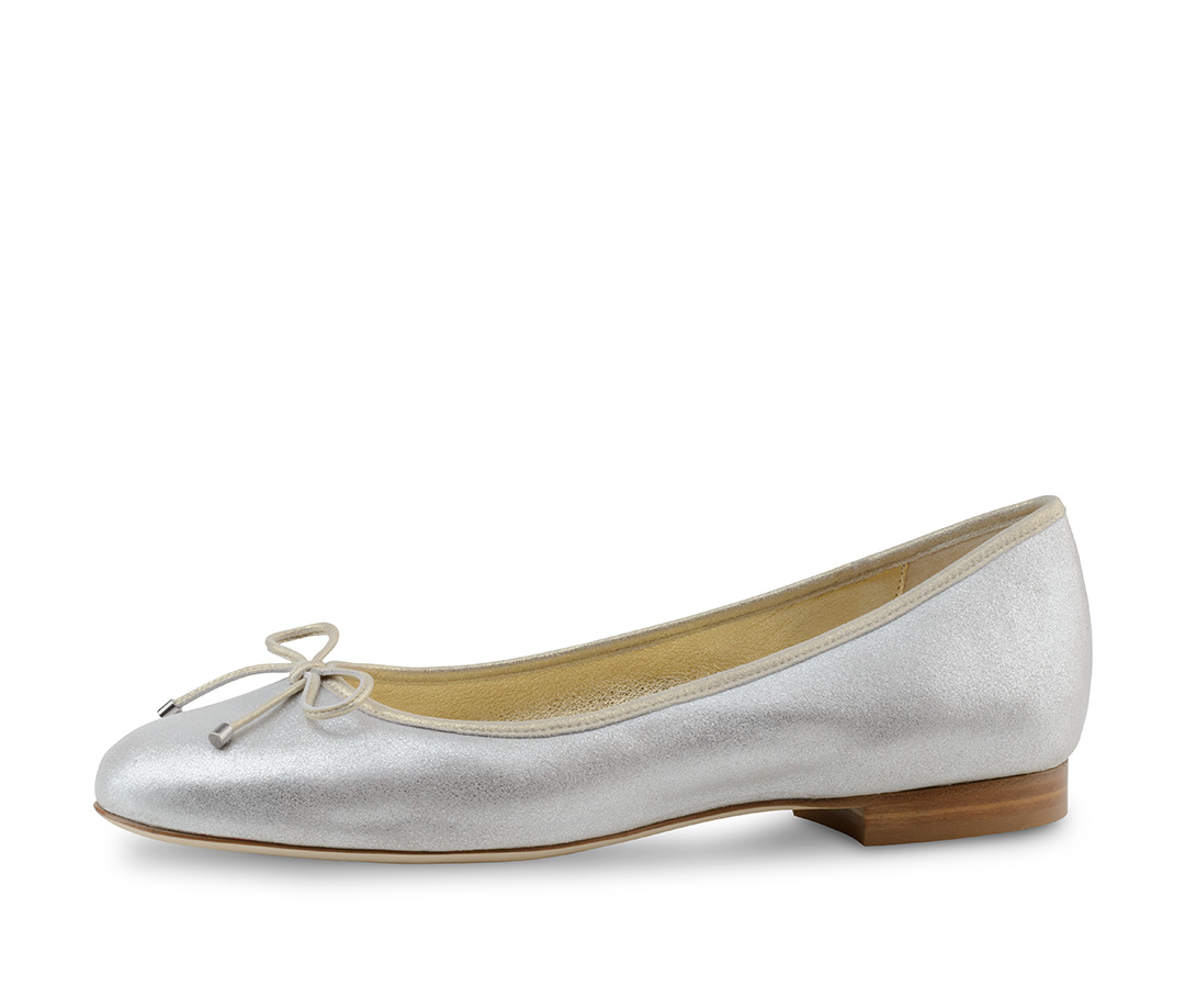 These ballerinas are presented in summery colours of matt metallised silver and nude shades.
