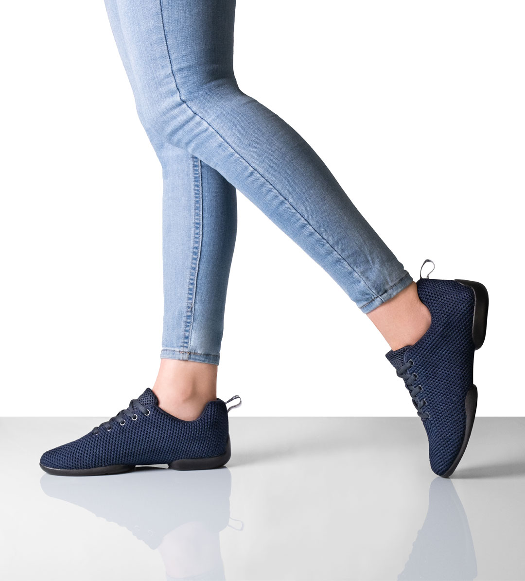 Sneaker 170 Women's sneaker 170 in Dark Blue by Suny by Anna Kern, made of fine knitting material with split sole, ideal for dancing on all floors.