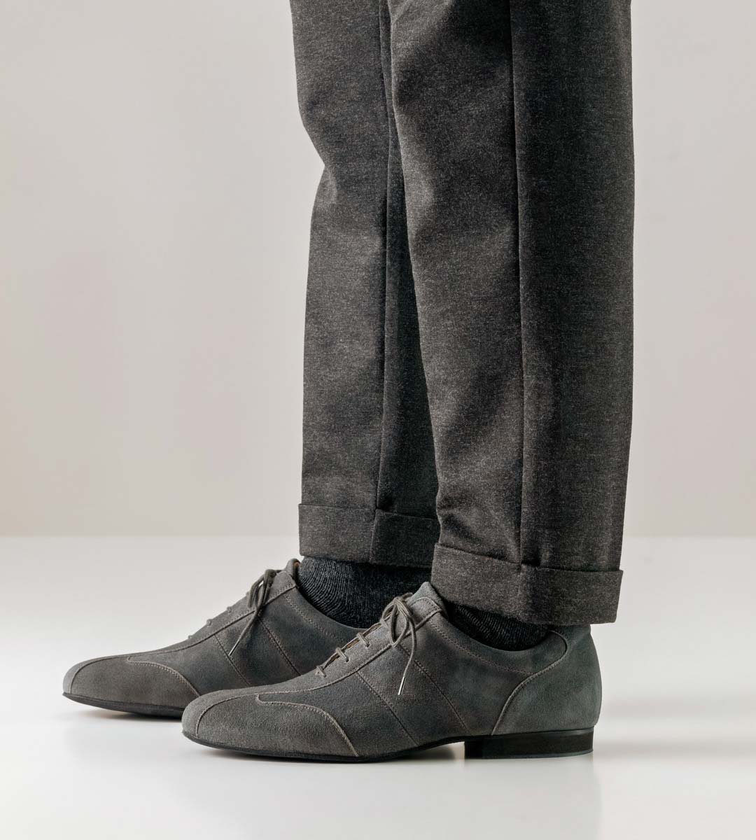 Cuneo Grey trousers in combination with Werner Kern men's dance shoes in grey