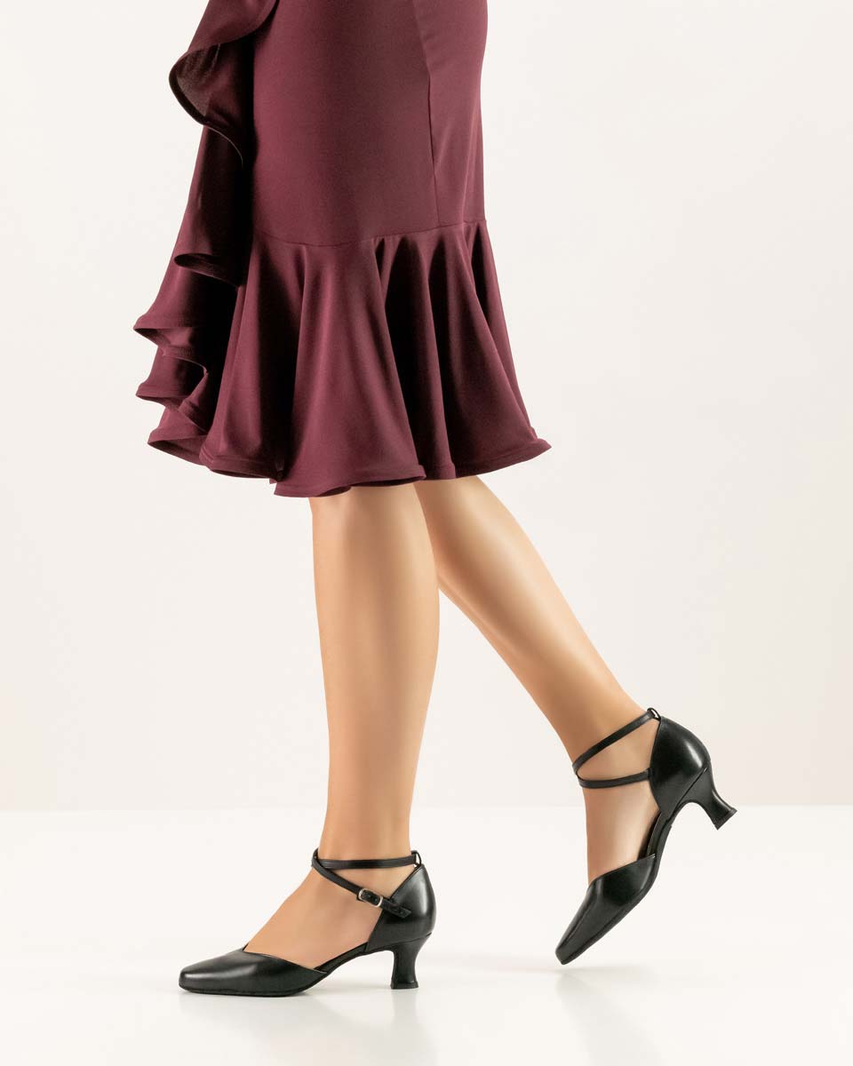 Betty red dress in combiantion with classic Werner Kern ladies dance shoe with 5,5 cm heel height