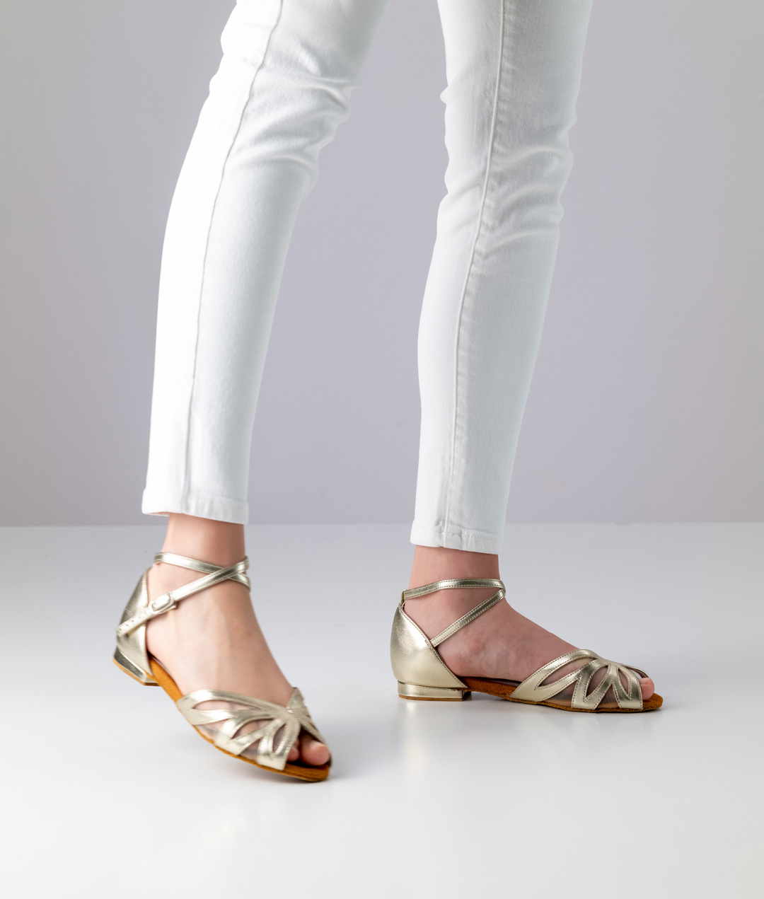 Margo Flat dance shoe sandal by Anna Kern in golden leather with 1 cm block heel.