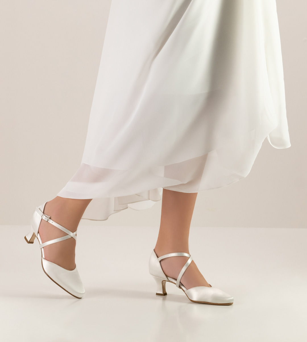 5.5 cm high bridal shoe with leather sole by Werner Kern in combination with white wedding dress