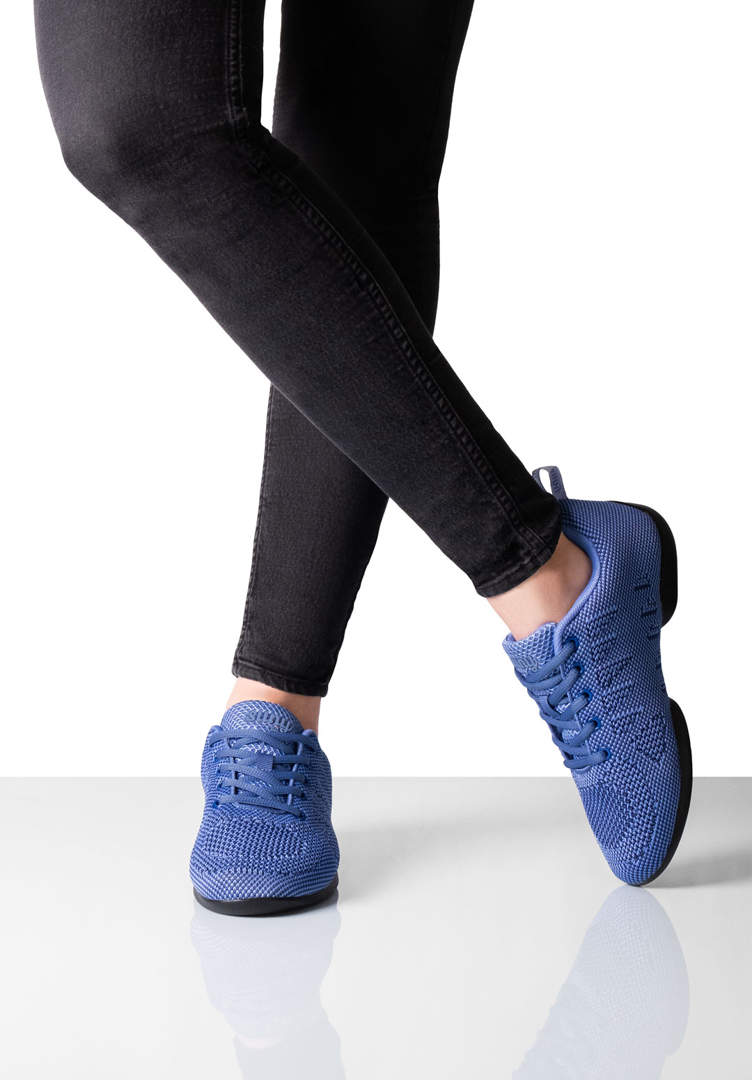 Women's dance sneaker 185 in Light Blue by Suny by Anna Kern, made of fine knitting material with split sole, ideal for dancing on all floors.