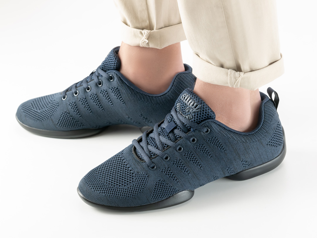 4030 Detail view of the men's dance sneaker in black with lacing