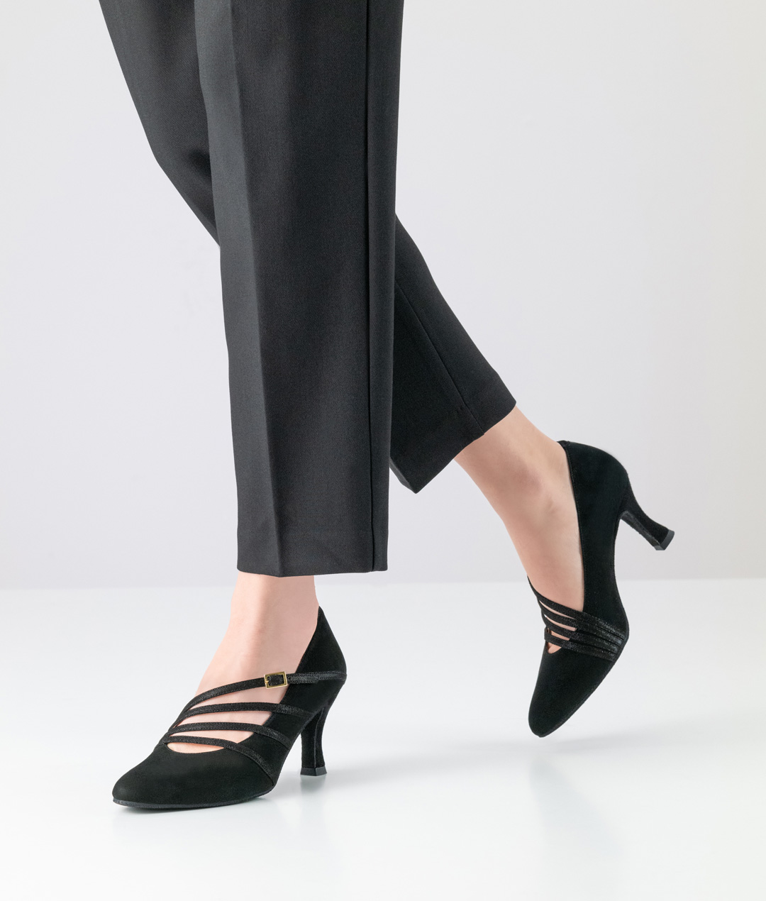Closed ankle strap dance shoe in black with 6.5 cm heel by Werner Kern.