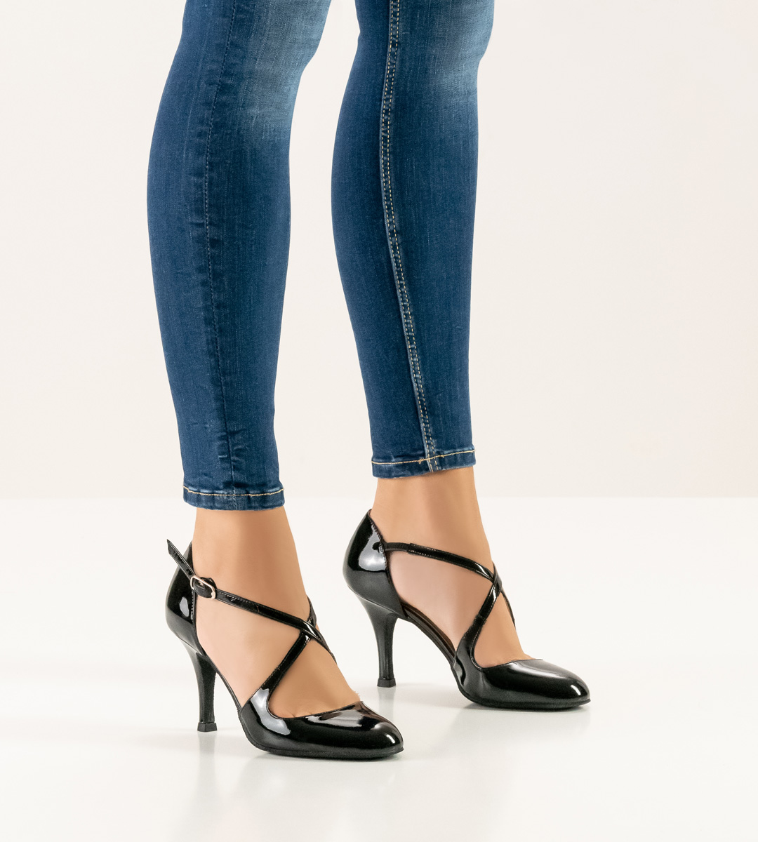 Blue jeans in combination with 8 cm high Nueva Epoca ladies dance shoe