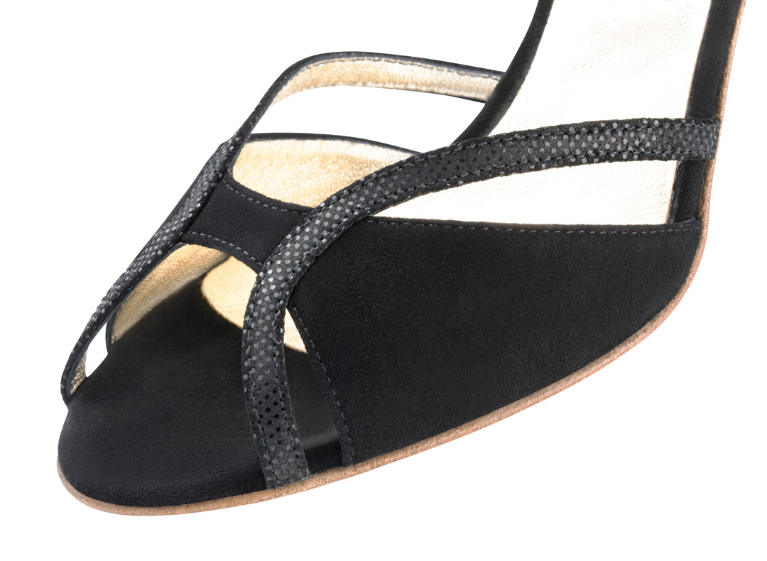 Detail of the black Nueva Epoca women's dance shoe with leather sole