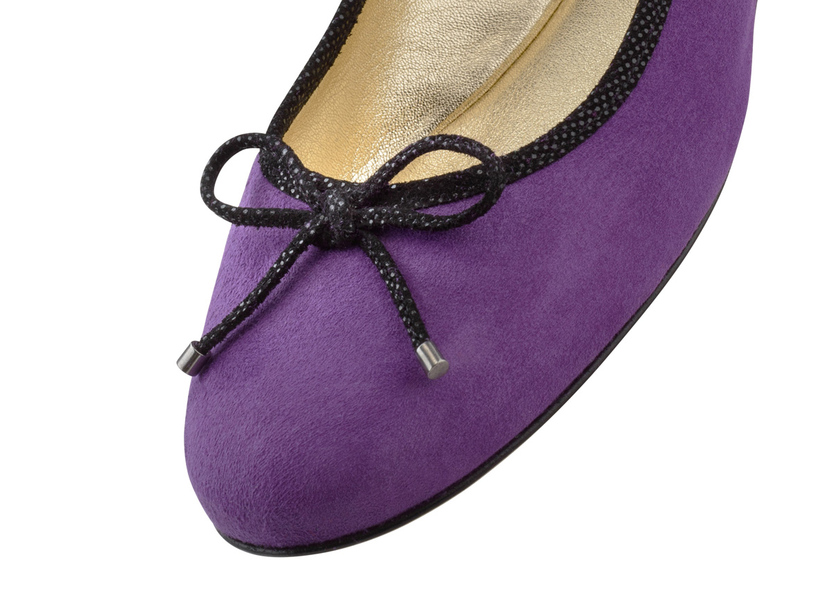 Ballerina Andy in the color purple made of high quality suede and black bow