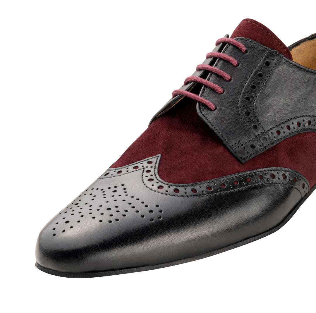 Firenze Detailed view of the 5x compartment lacing of the men's dance shoe by Werner Kern