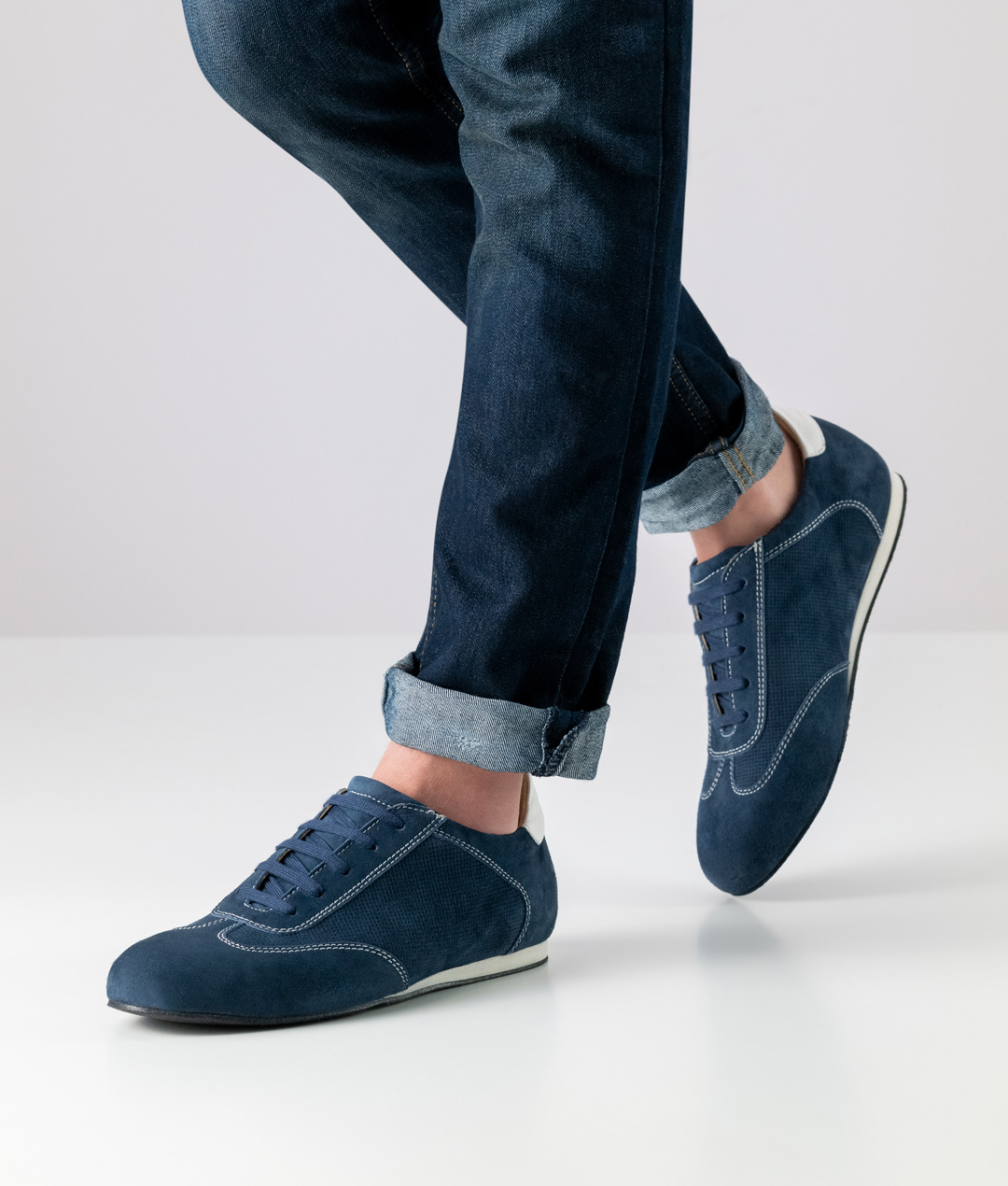 Positano Men's dance shoe made of denim suede in blue with a full-length dance sole and removable insole. Wonderfully light and manoeuvrable.