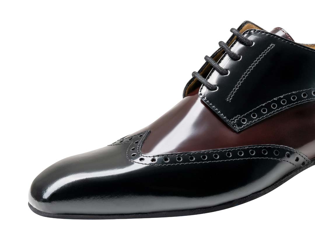 Belgrano Detailed view of the front area of the Nueva Epoca men's dance shoe