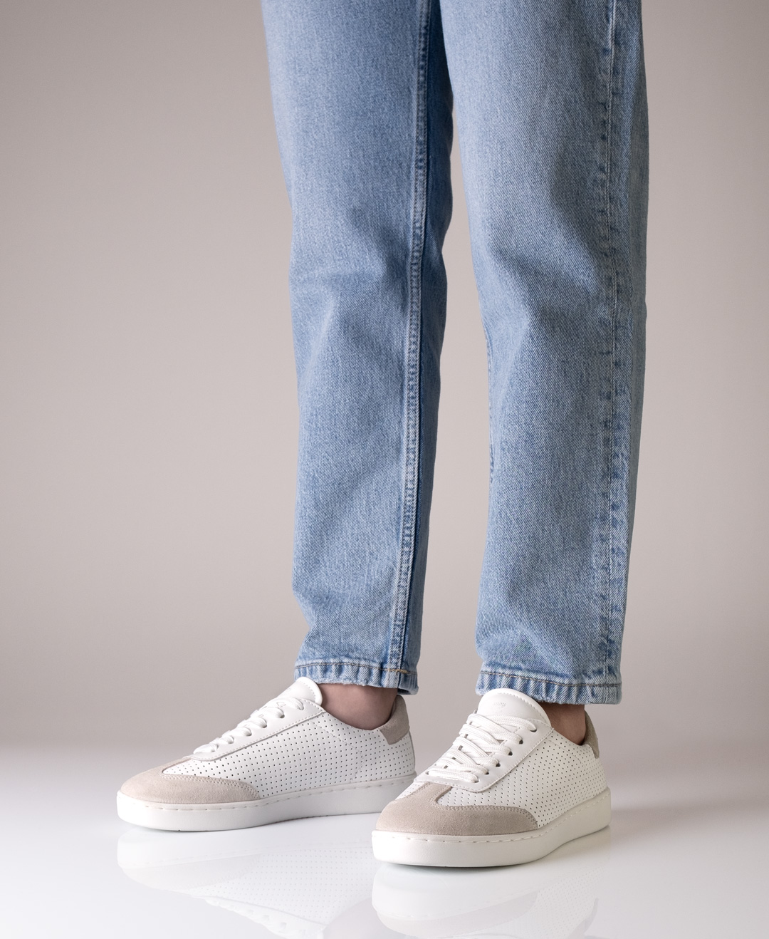 Dance sneaker for women in white with full-length sole