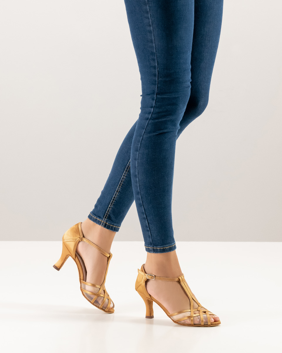 Blue jeans in combination with open-toe dance shoes by Anna Kern