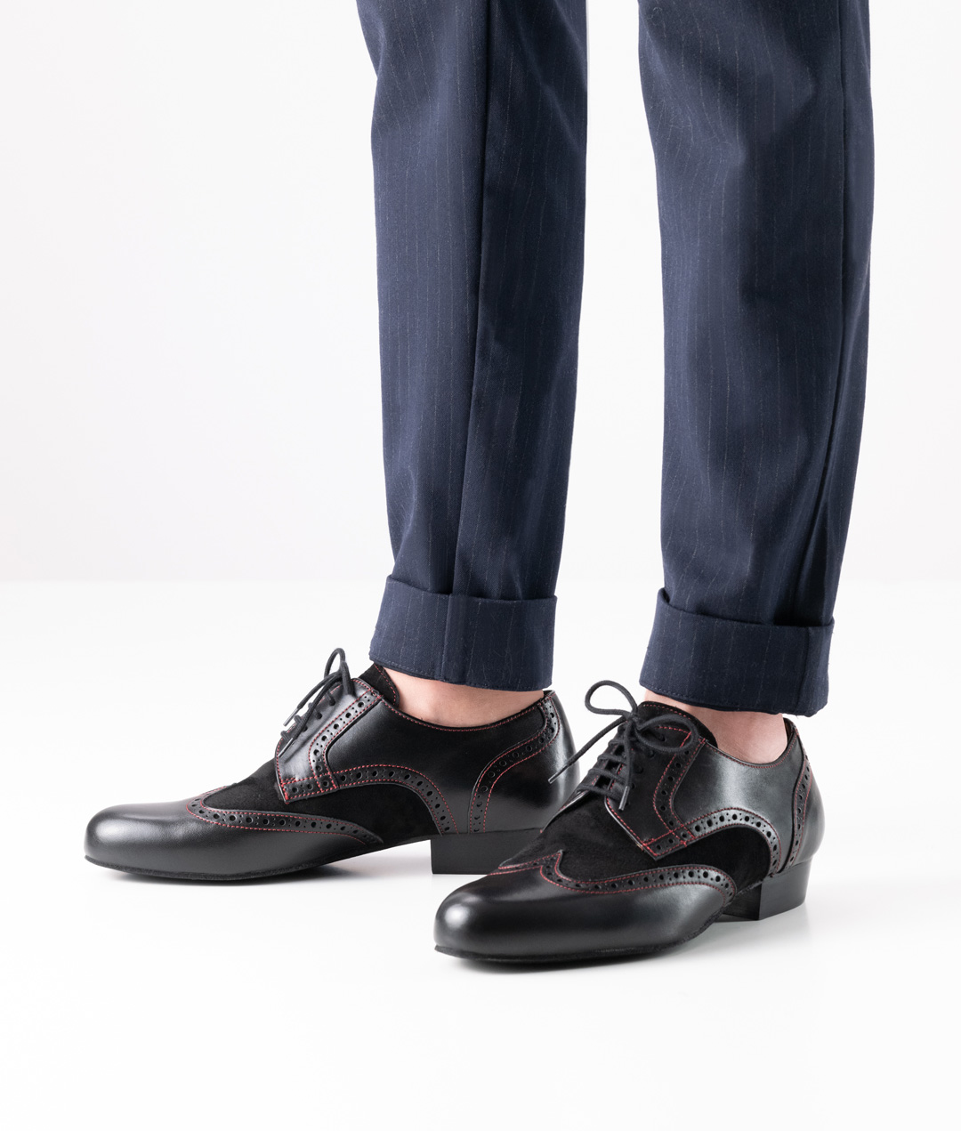 Men's dance shoes in black leather with fashionable red topstitching