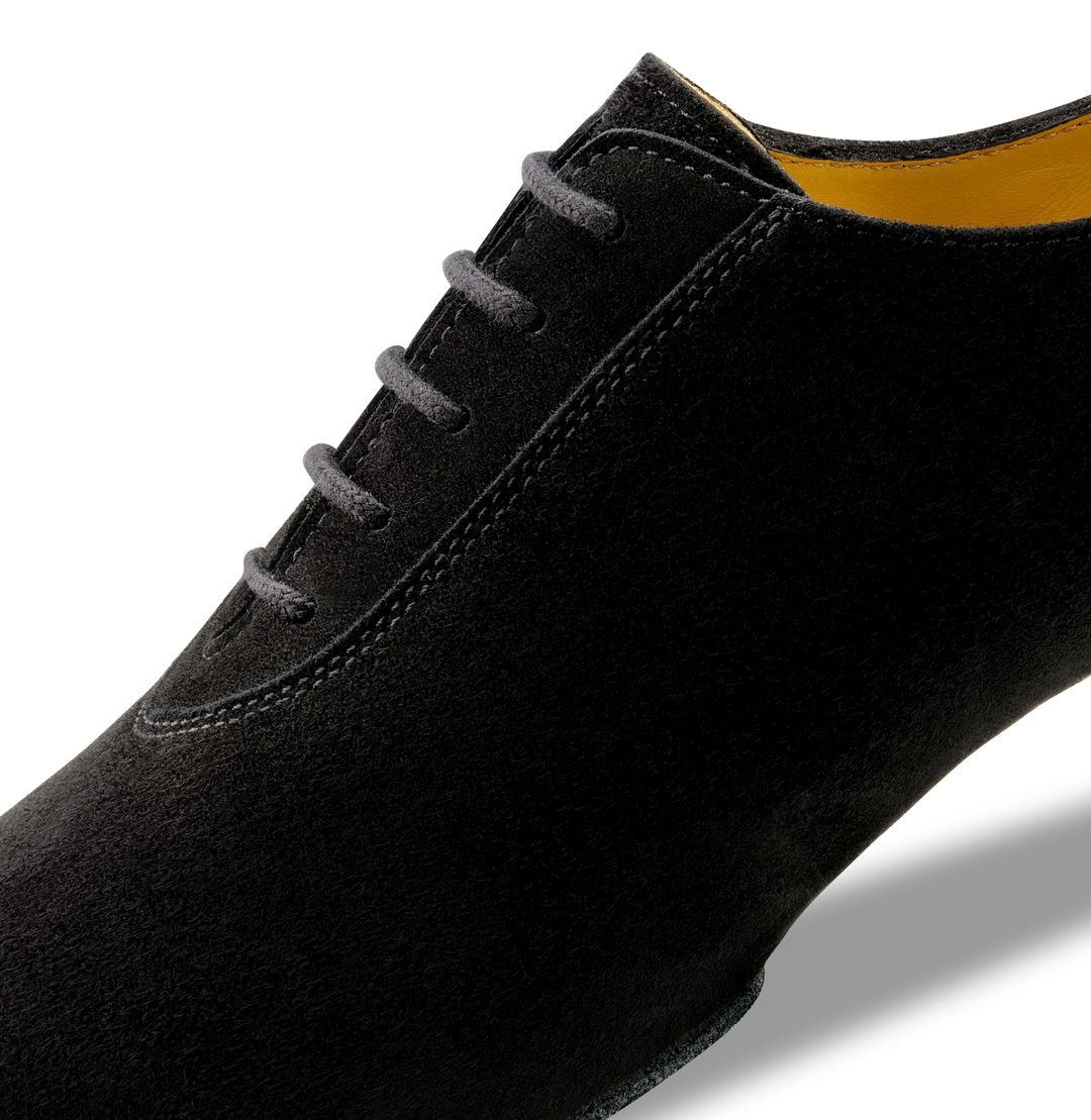 Men's dance shoe with 5-hole lacing and split sole