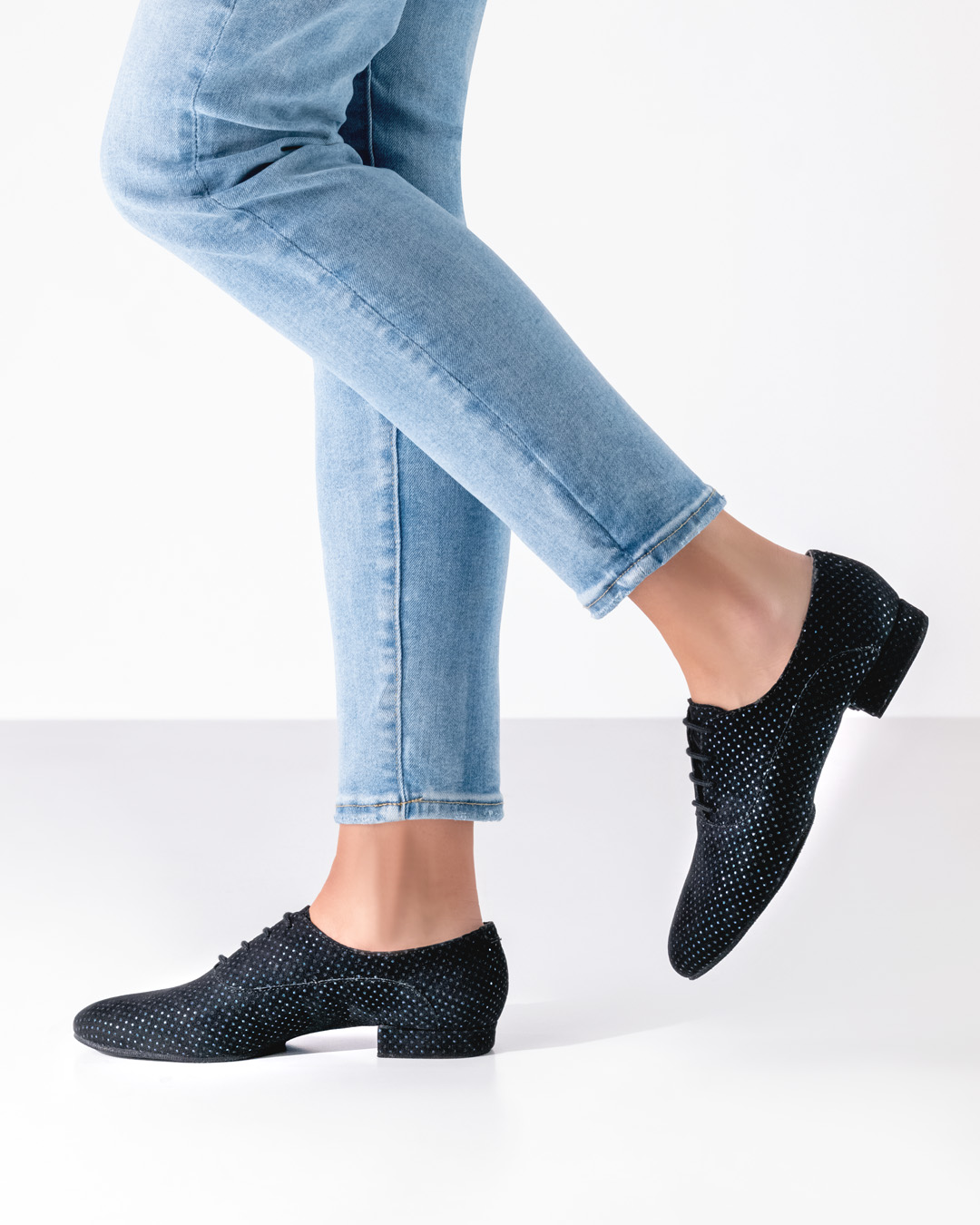 Sparkling training dance shoe in black and blue brocade with split sole for optimal mobility, lace-up fastening
